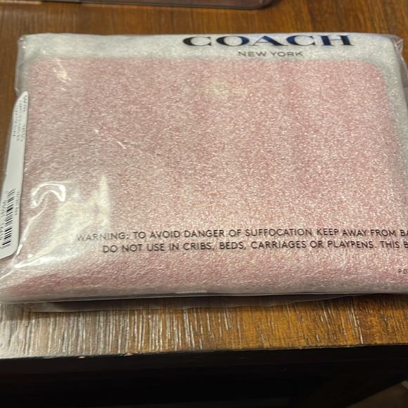 NWT COACH leather wristlet!! - Picture 8 of 10